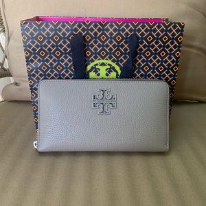 NWT Tory Burch Britten Zip Continental Wallet and ID Case in Gray Heron